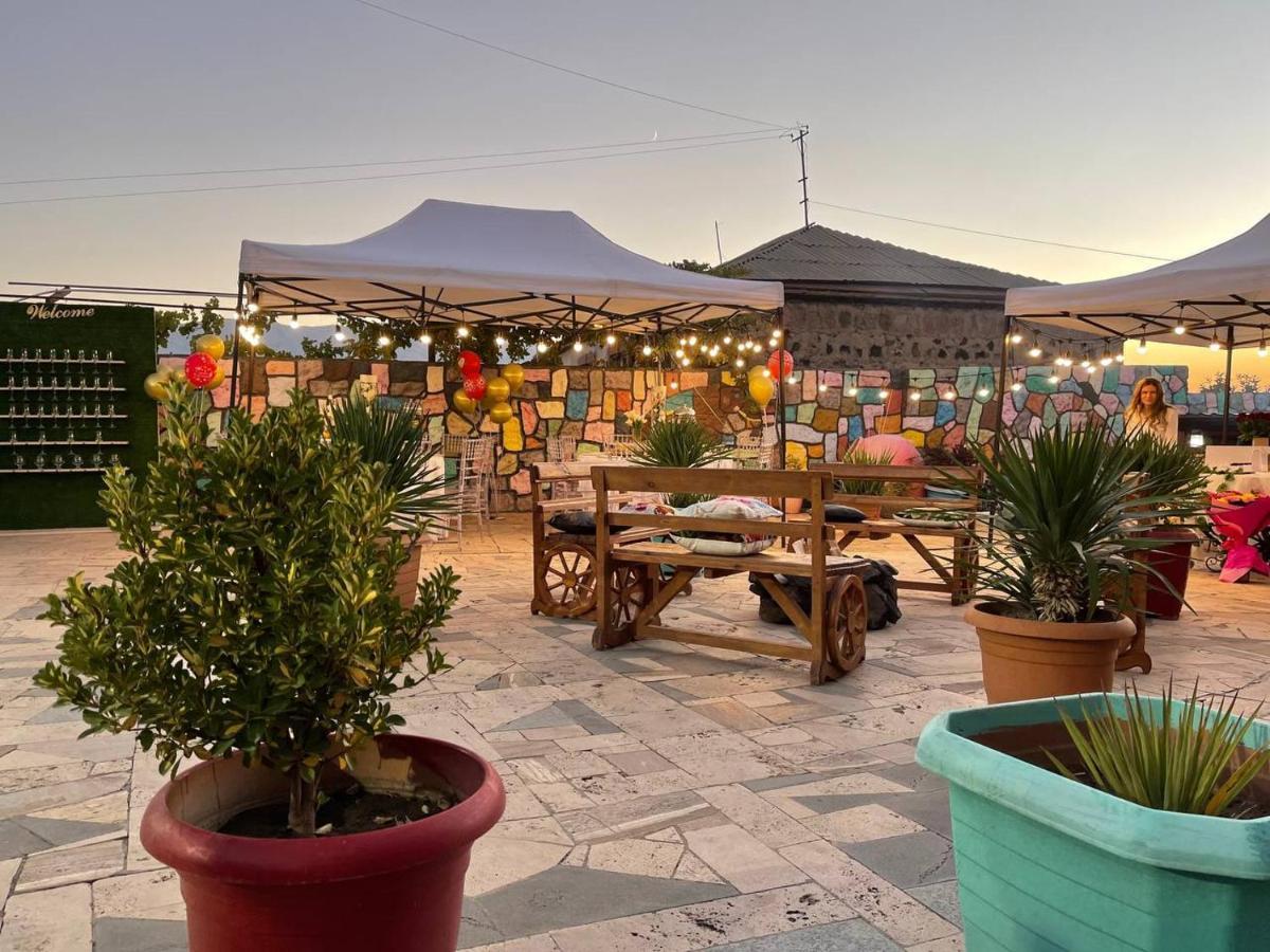 Hotel Exclusive Wine & Gastro Yard Yeghegnadzor Exterior foto